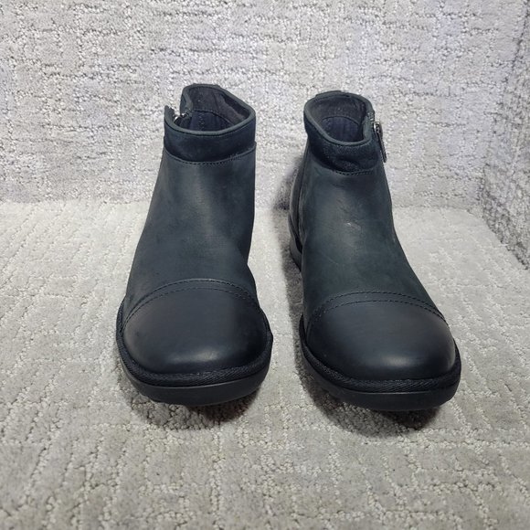 UGG Attell Women's Size 9 Waterproof Leather Side Zip Comfort Winter Ankle Boots - Picture 3 of 10